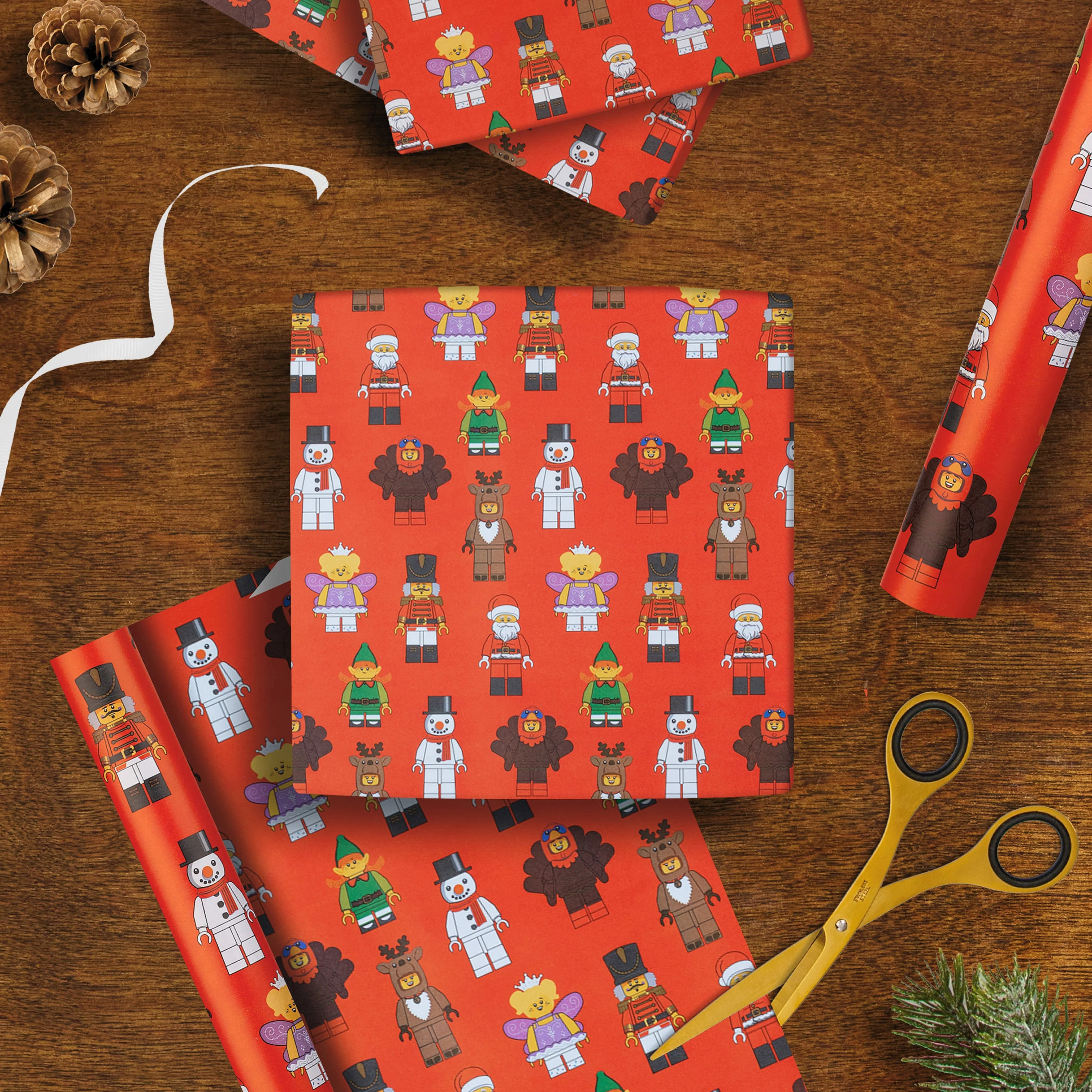 12M LEGO® Minifigure Christmas Wrapping Paper Multipack - 3 x 4M Rolls - Image 3
