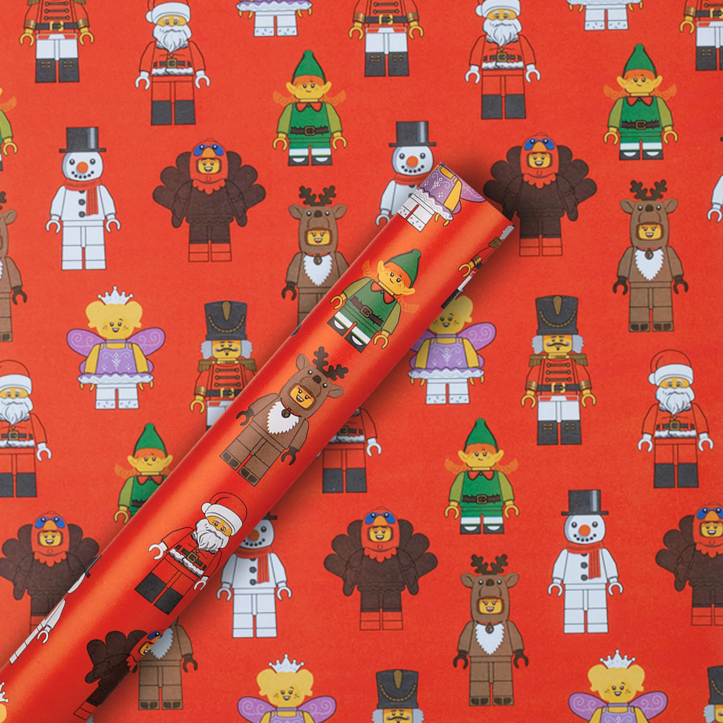 12M LEGO® Minifigure Christmas Wrapping Paper Multipack - 3 x 4M Rolls - Image 5