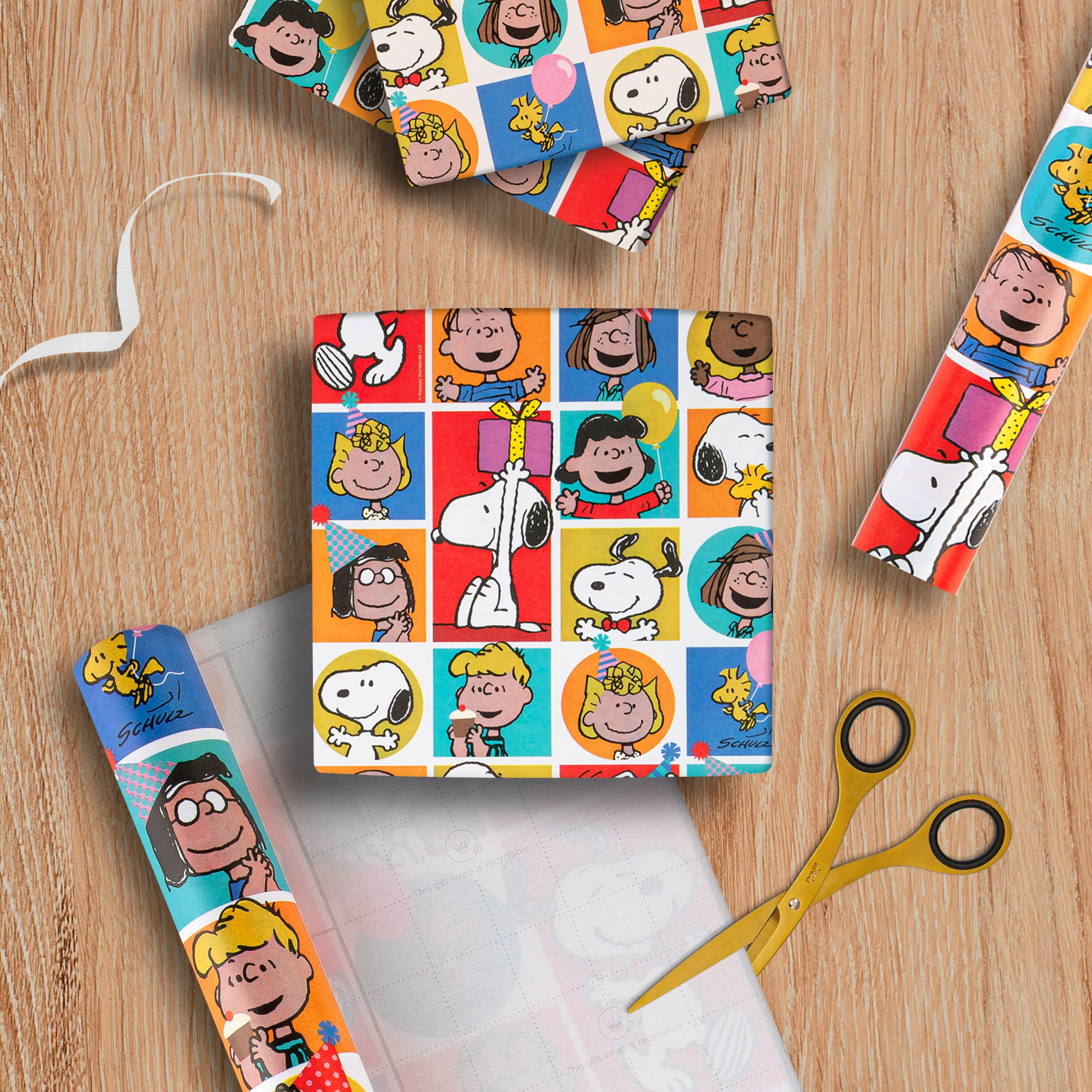 6M Wrapping Paper - 3 x 2M Rolls in 1 PEANUTS™ Comics SNOOPY & Gang Design - Image 2