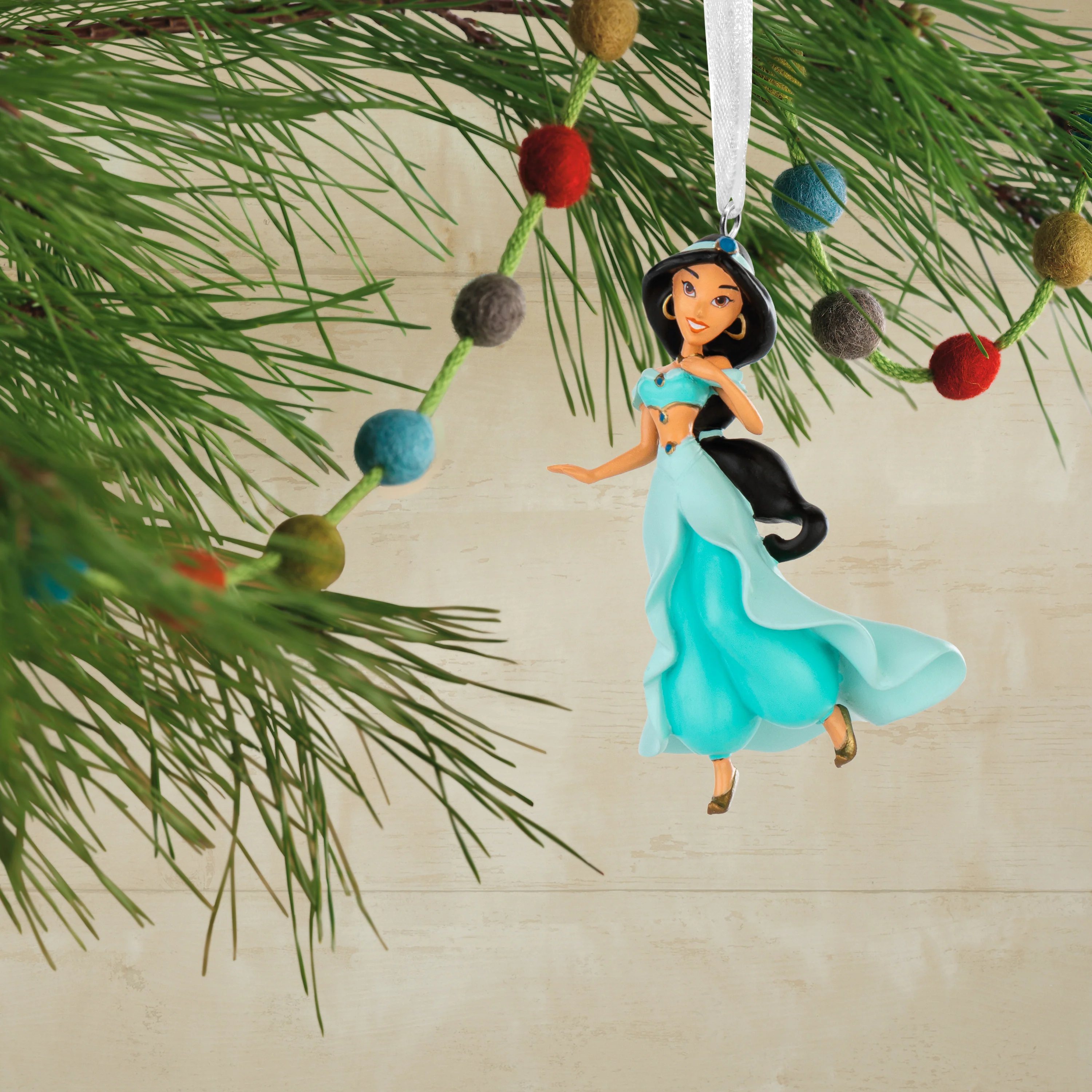Collectable Disney Aladdin - Princess Jasmine Ornament - Image 4