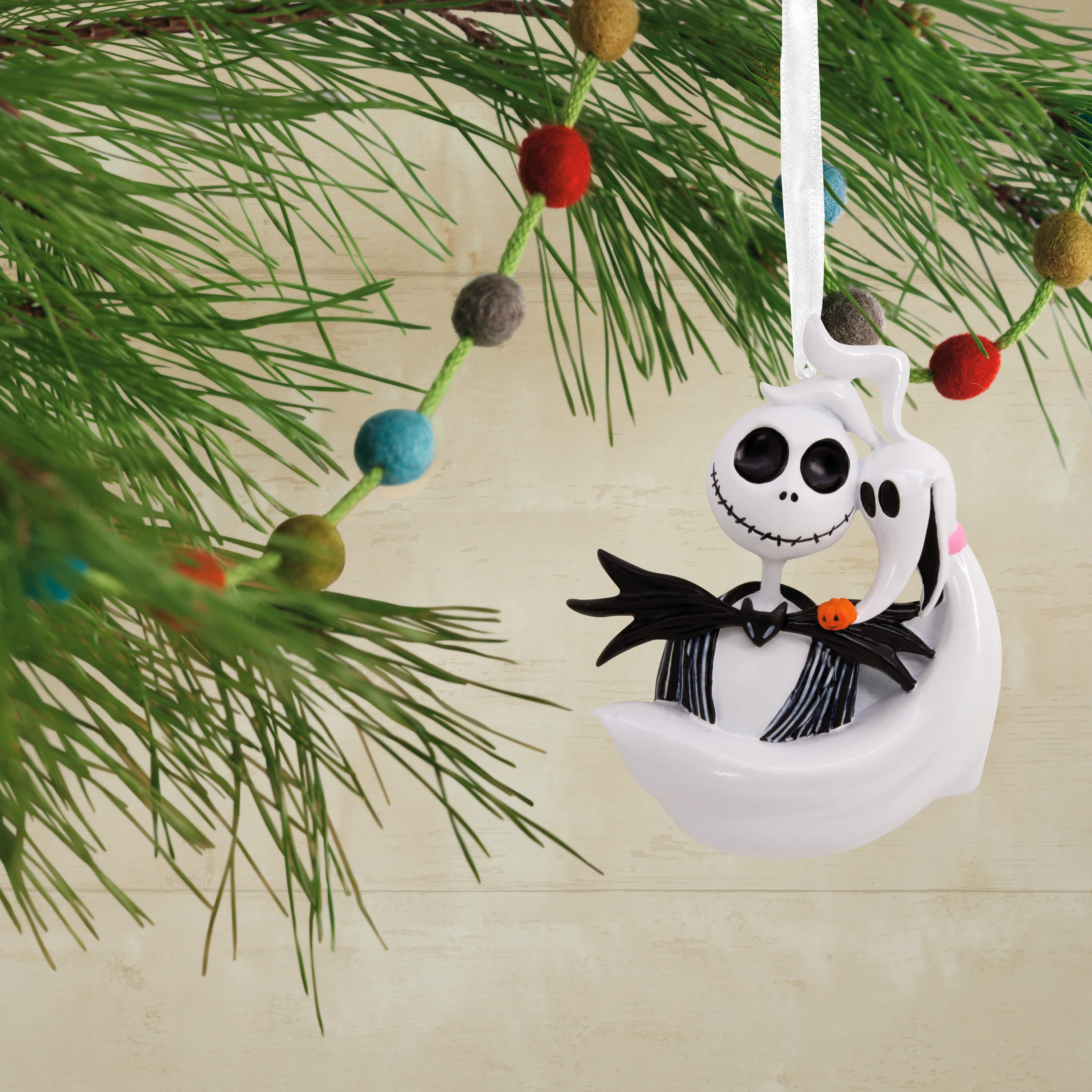 Collectable The Nightmare Before Christmas - Jack Skellington & Zero Ornament - Image 4