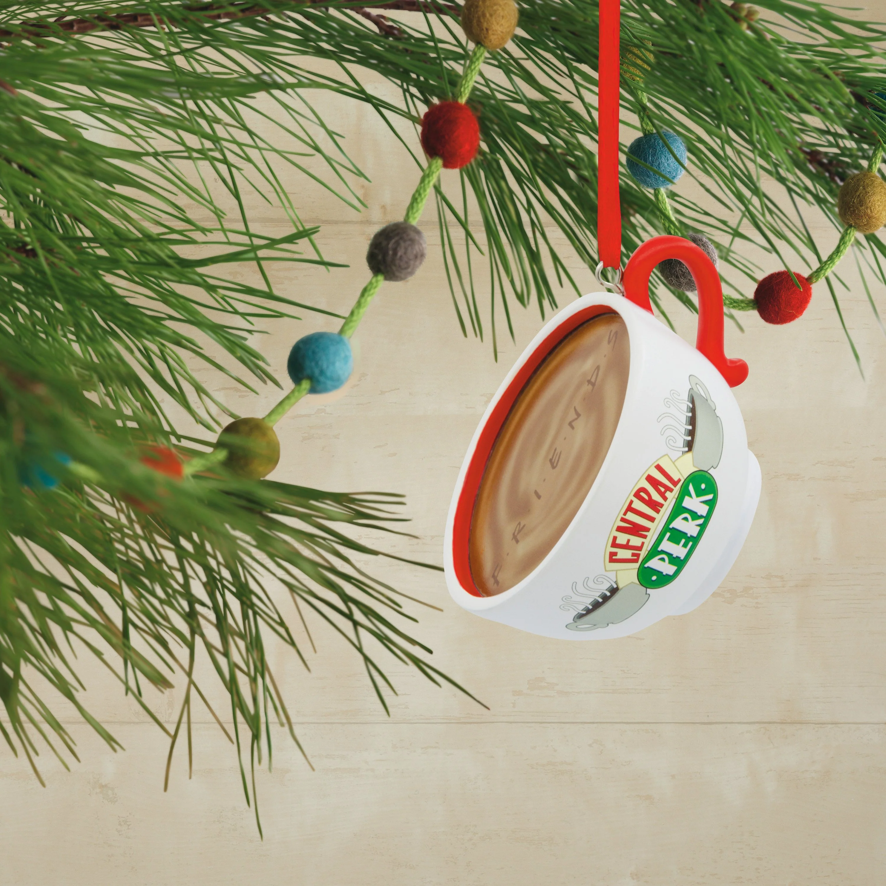 Collectable Friends - Central Perk Coffee Cup Ornament - Image 4