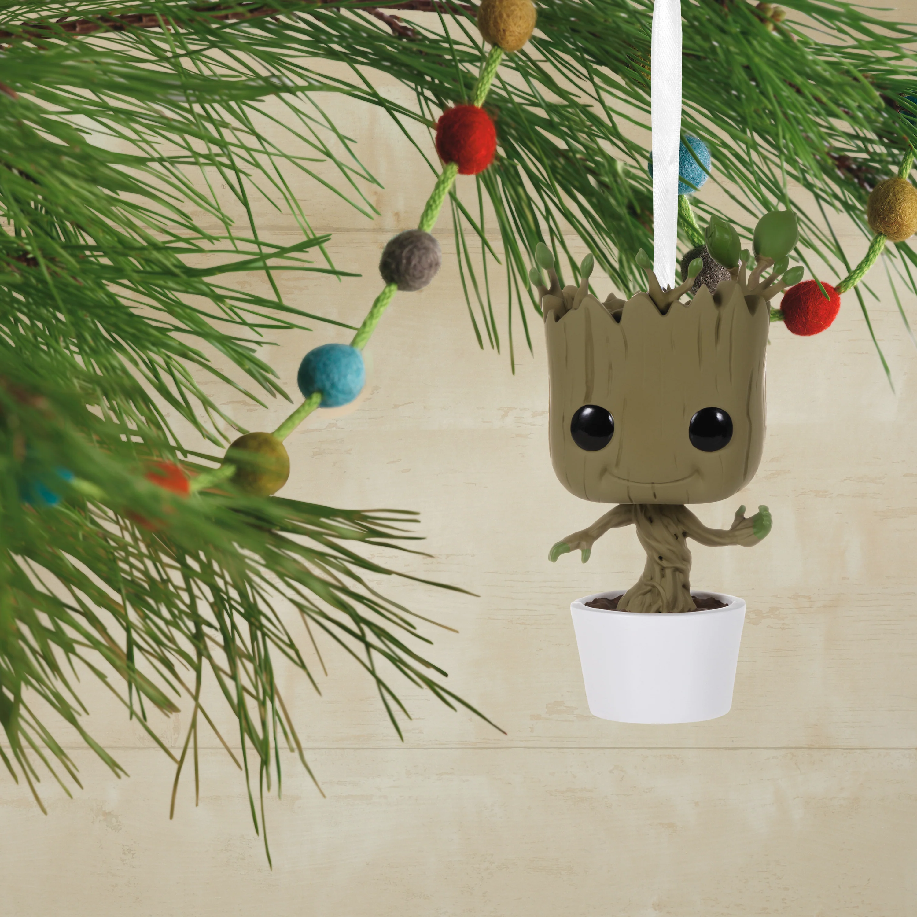 Collectable Funko POP! Guardians of the Galaxy - Baby Groot Ornament - Image 4