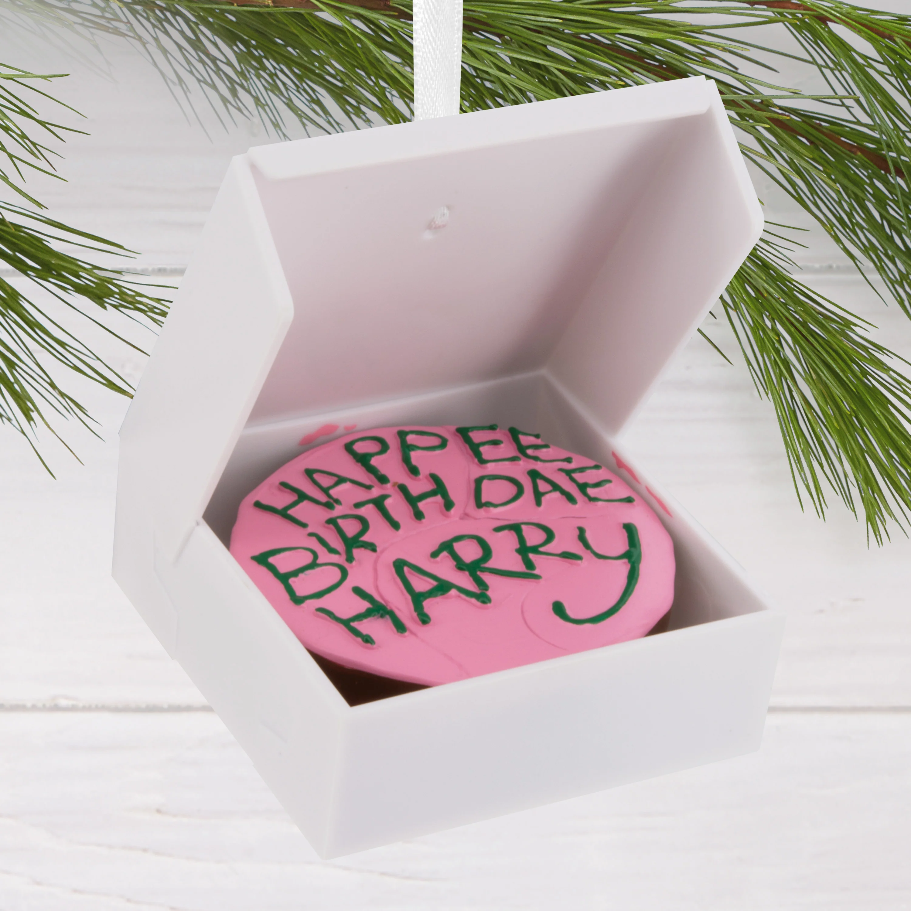 Collectable Harry Potter™ - Harry's Pink 11th Birthday Cake Ornament - Image 5