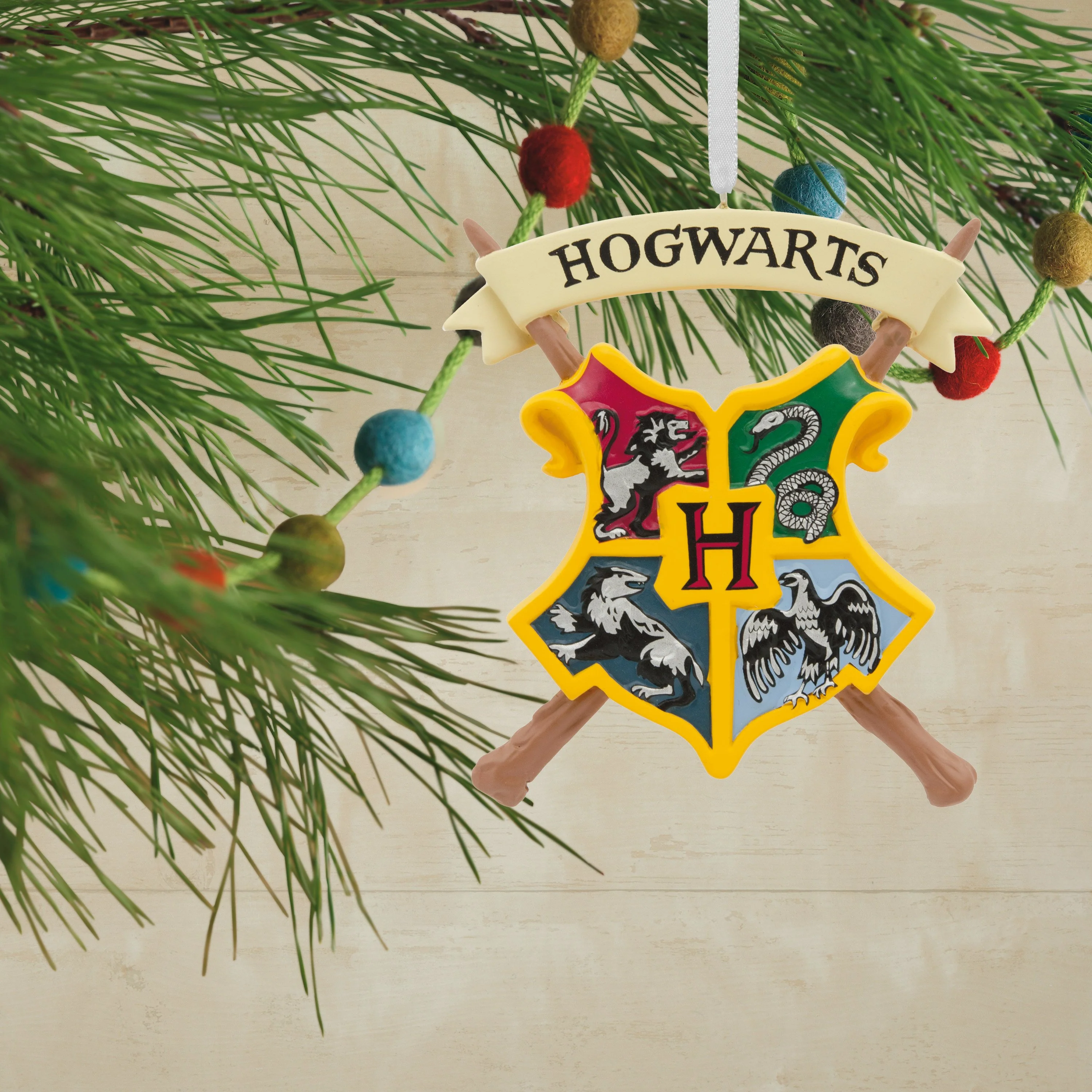 Collectable Harry Potter™- Hogwarts Crest Ornament - Image 4