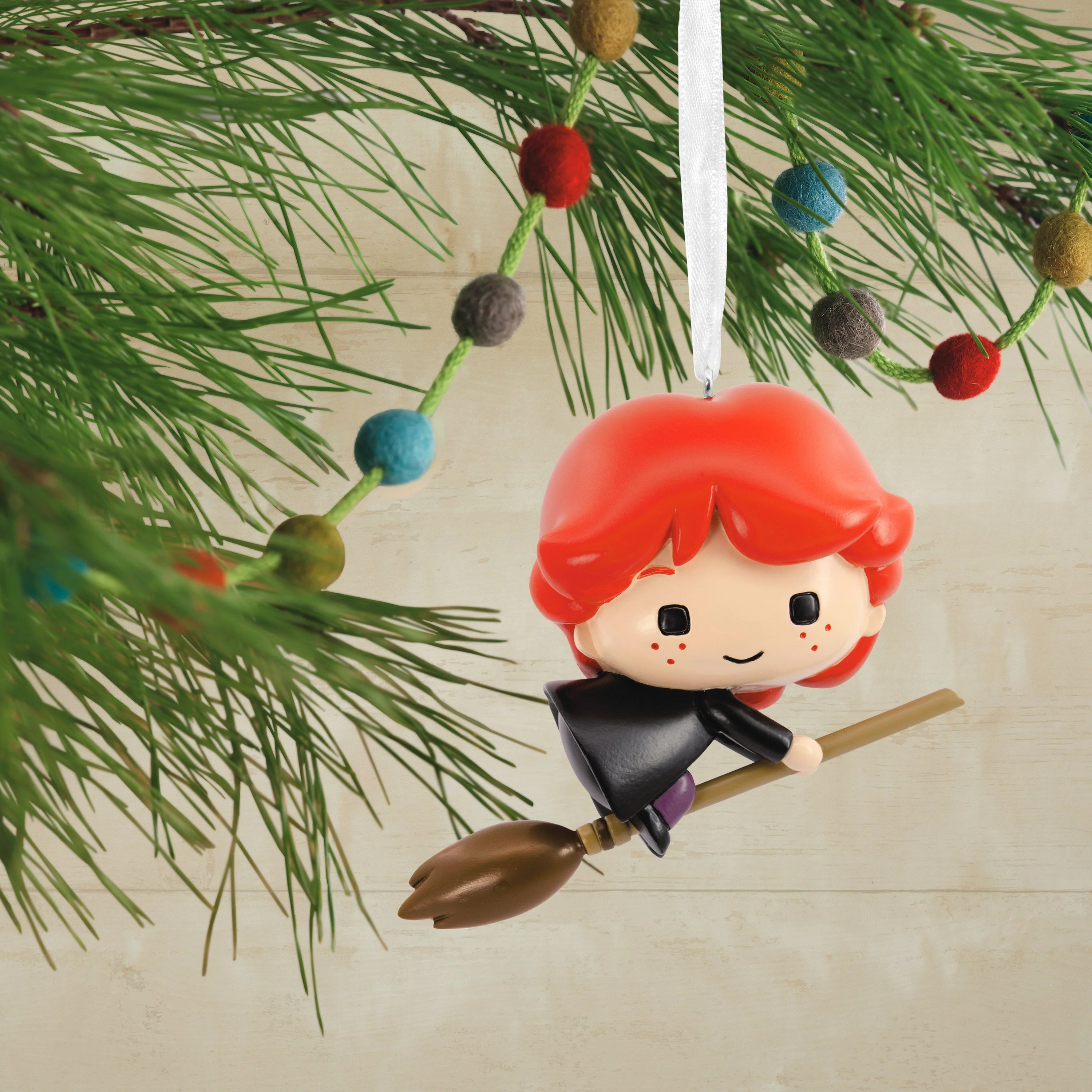 Collectable Harry Potter™ - Ron Weasley on Broomstick Ornament - Image 4