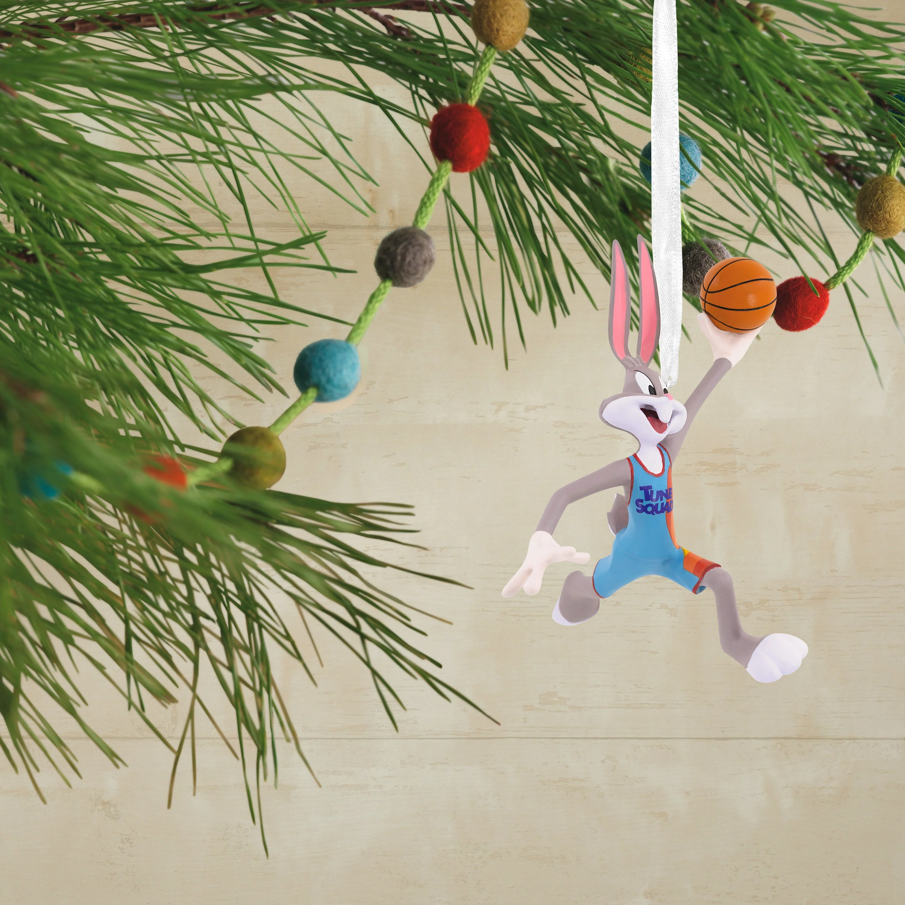 Collectable Space Jam: A New Legacy - Bugs Bunny Ornament - Image 4