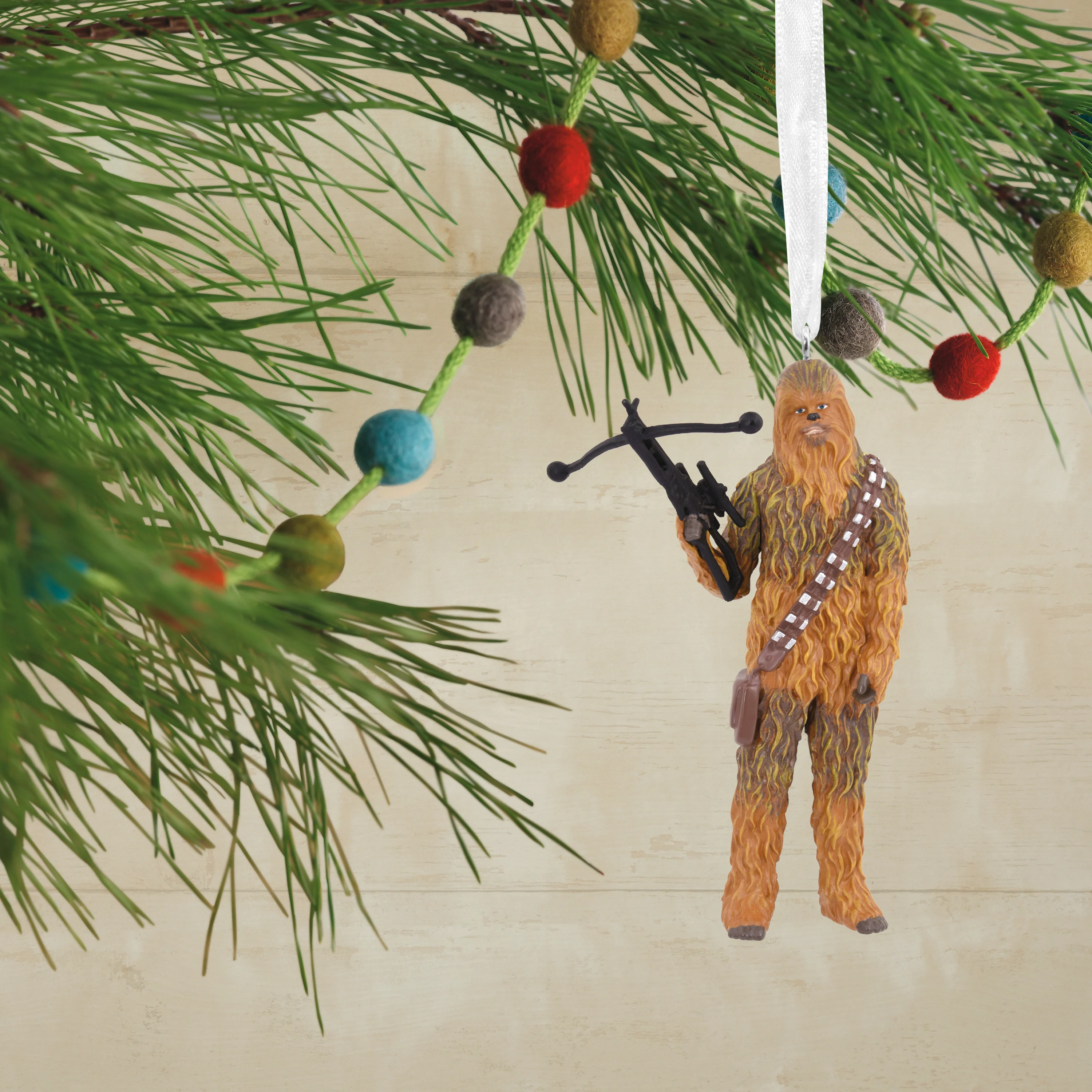 Collectable Star Wars™ - Chewbacca and Bowcaster Ornament - Image 4