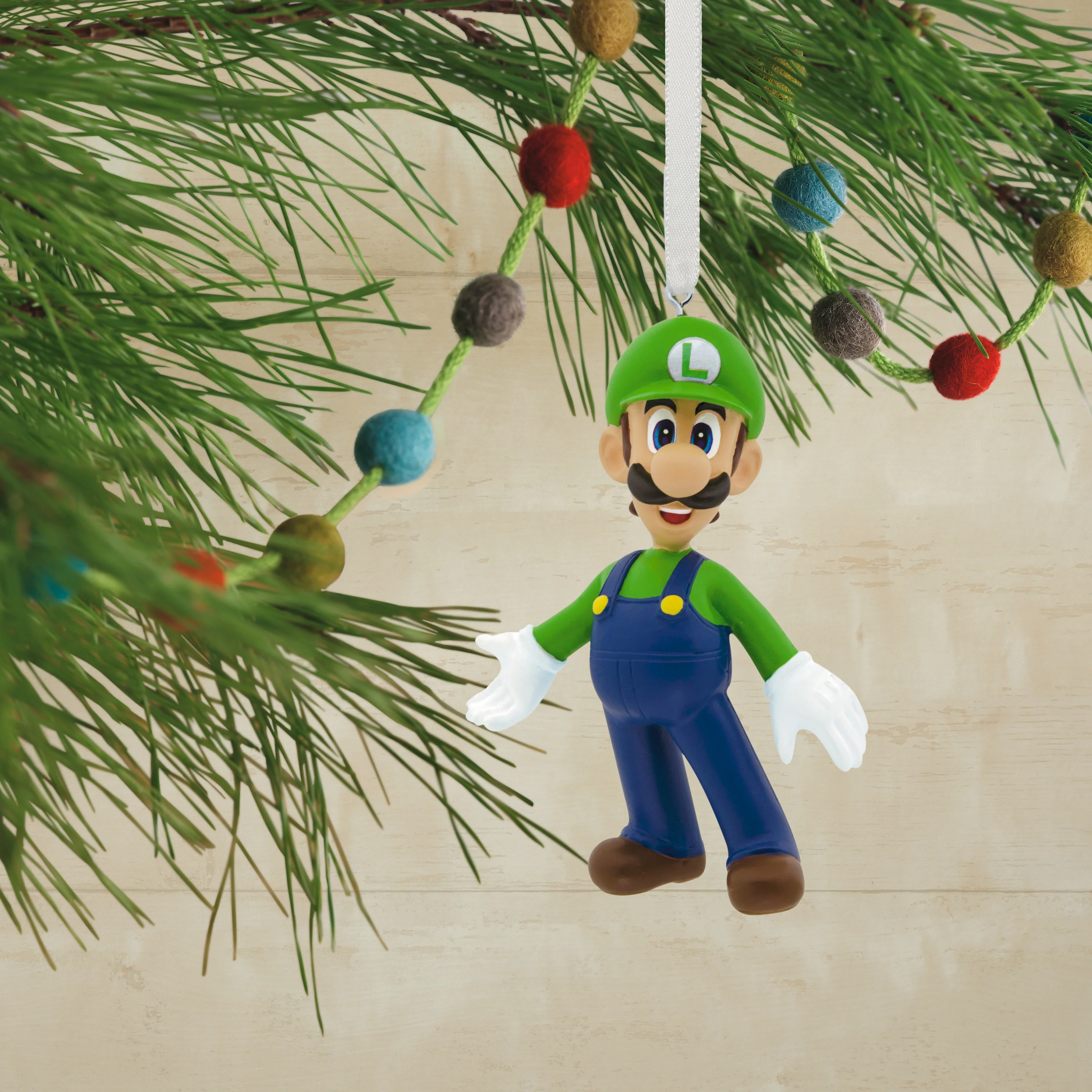 Collectable Super Mario - Luigi Ornament - Image 4