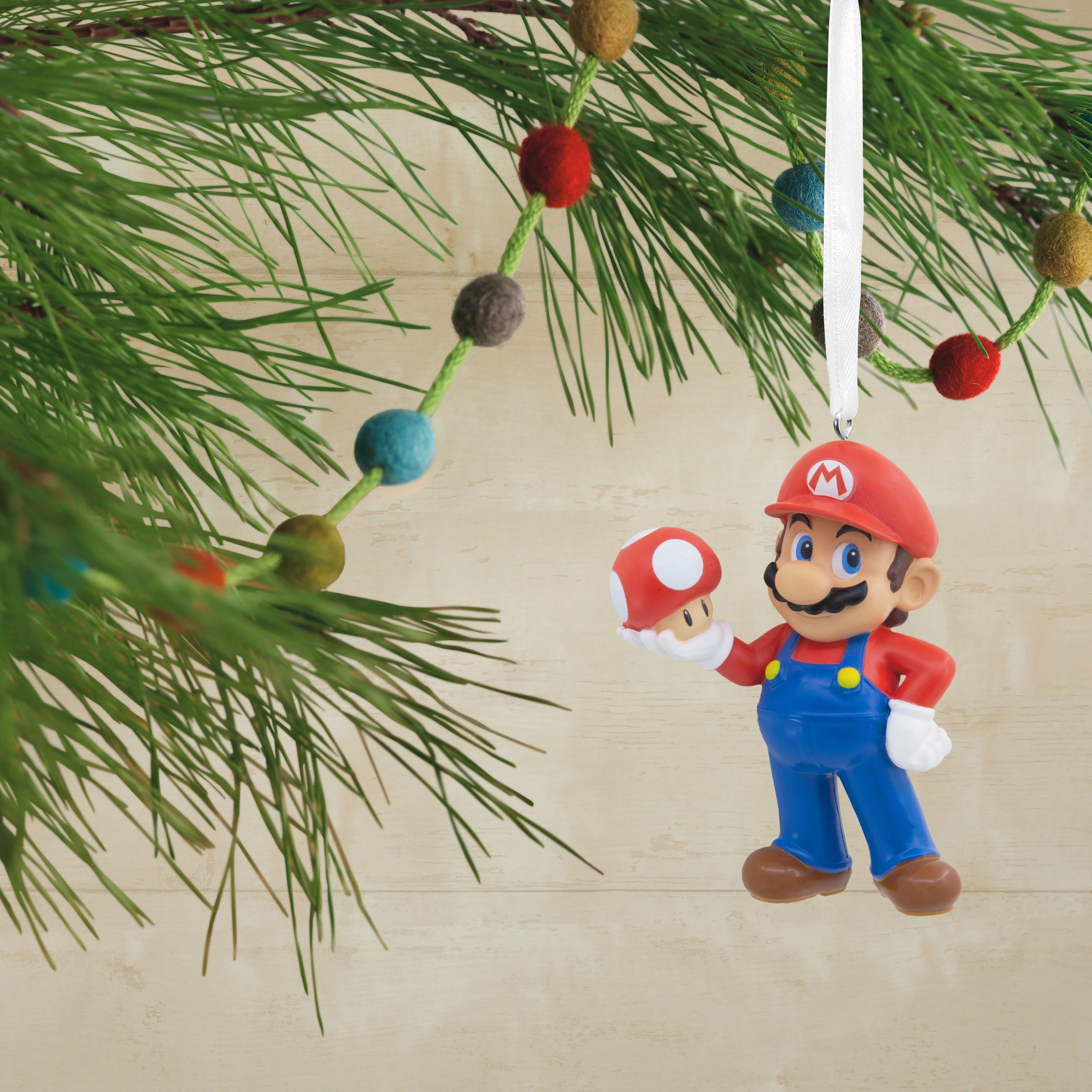 Collectable Super Mario - Mario with Super Mushroom Ornament - Image 4