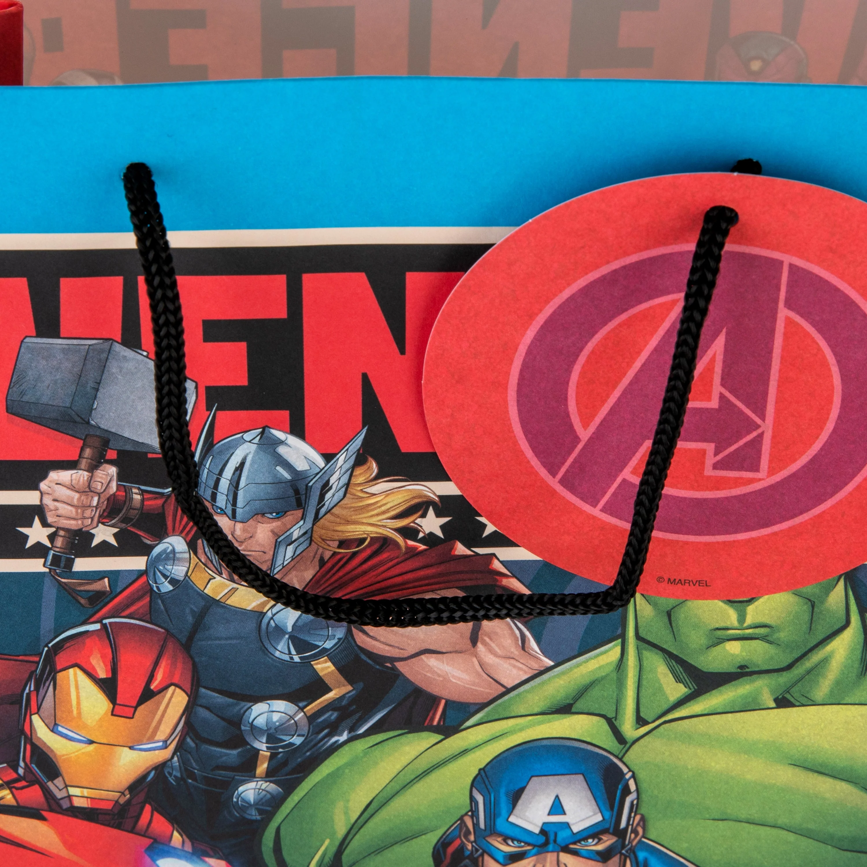 Large Gift Bag - Marvel Avengers Design - Image 4