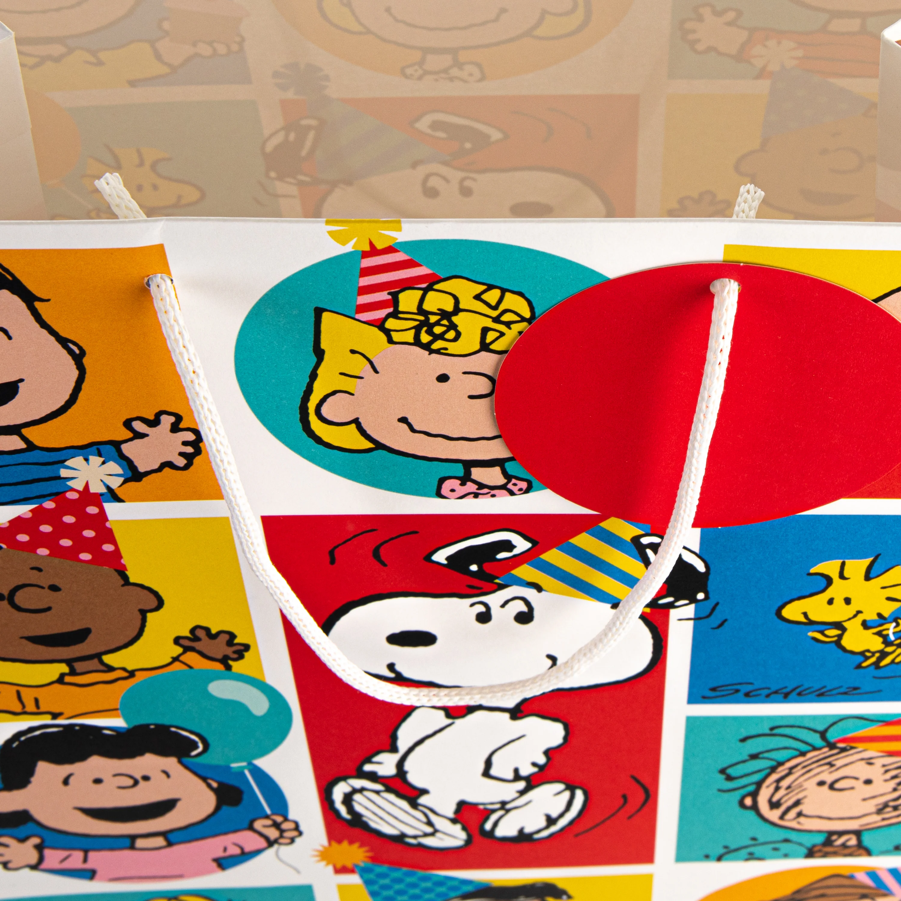Large Gift Bags - Pack of 3 PEANUTS™ Comics SNOOPY & Gang Design - Image 8