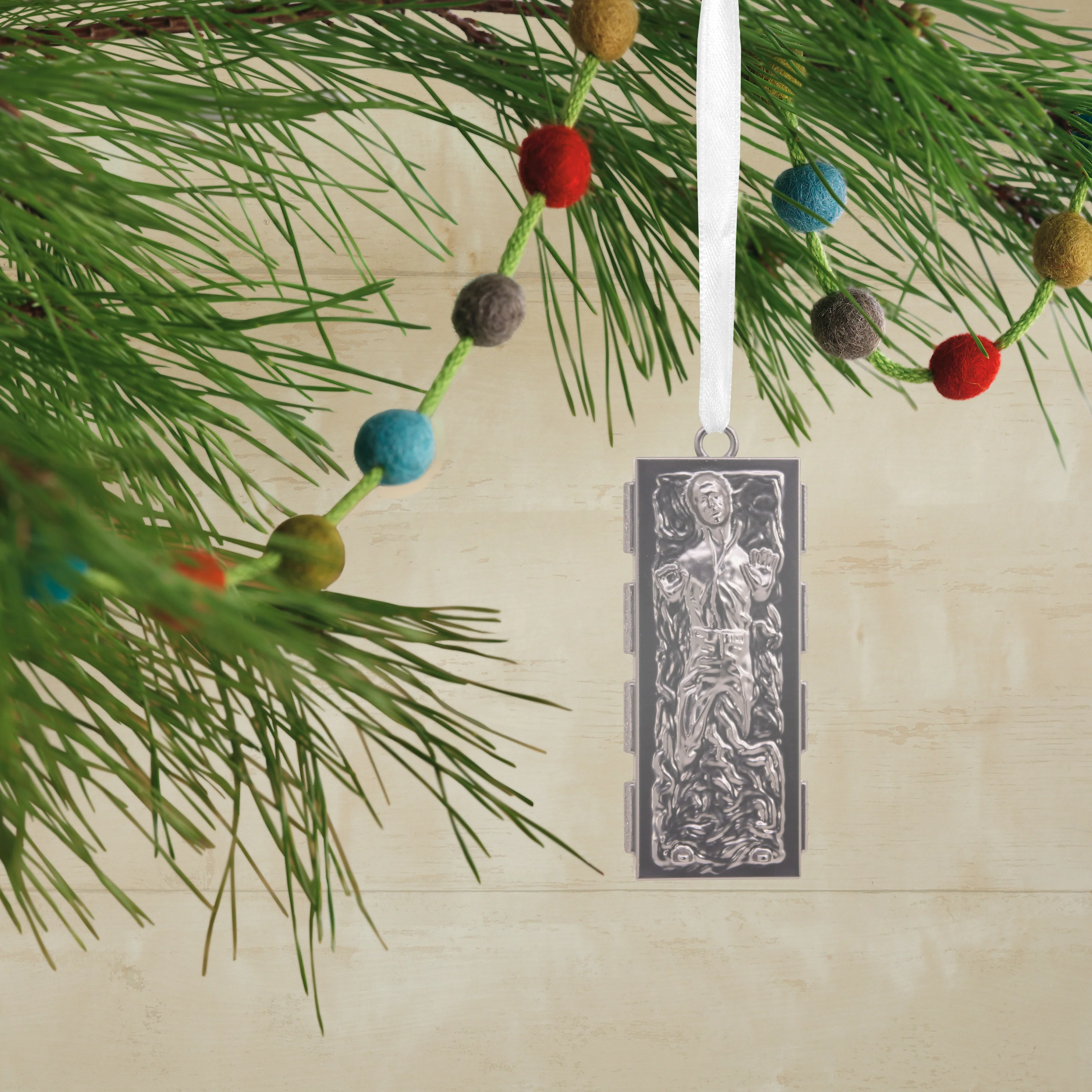 Premium Collectable Star Wars™ - Frozen Han Solo Ornament - Image 4