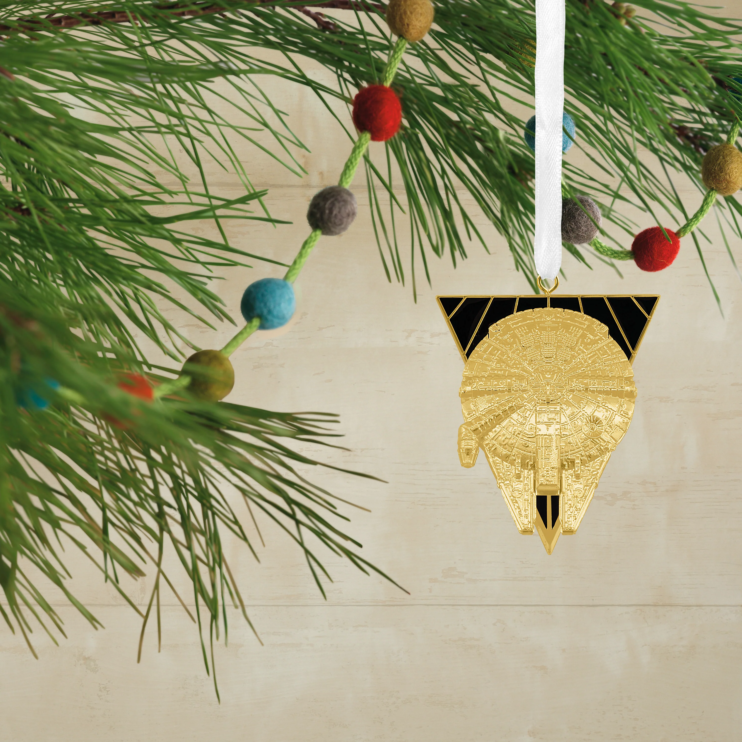 Premium Collectable Star Wars™ - Golden Millennium Falcon Ornament - Image 4